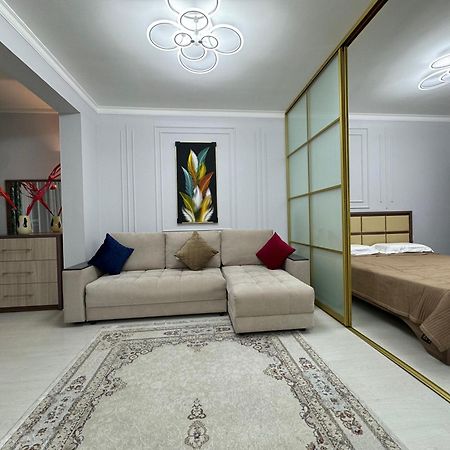 Двухкомнатная Квартира В Жк Арбат Almaty Bagian luar foto