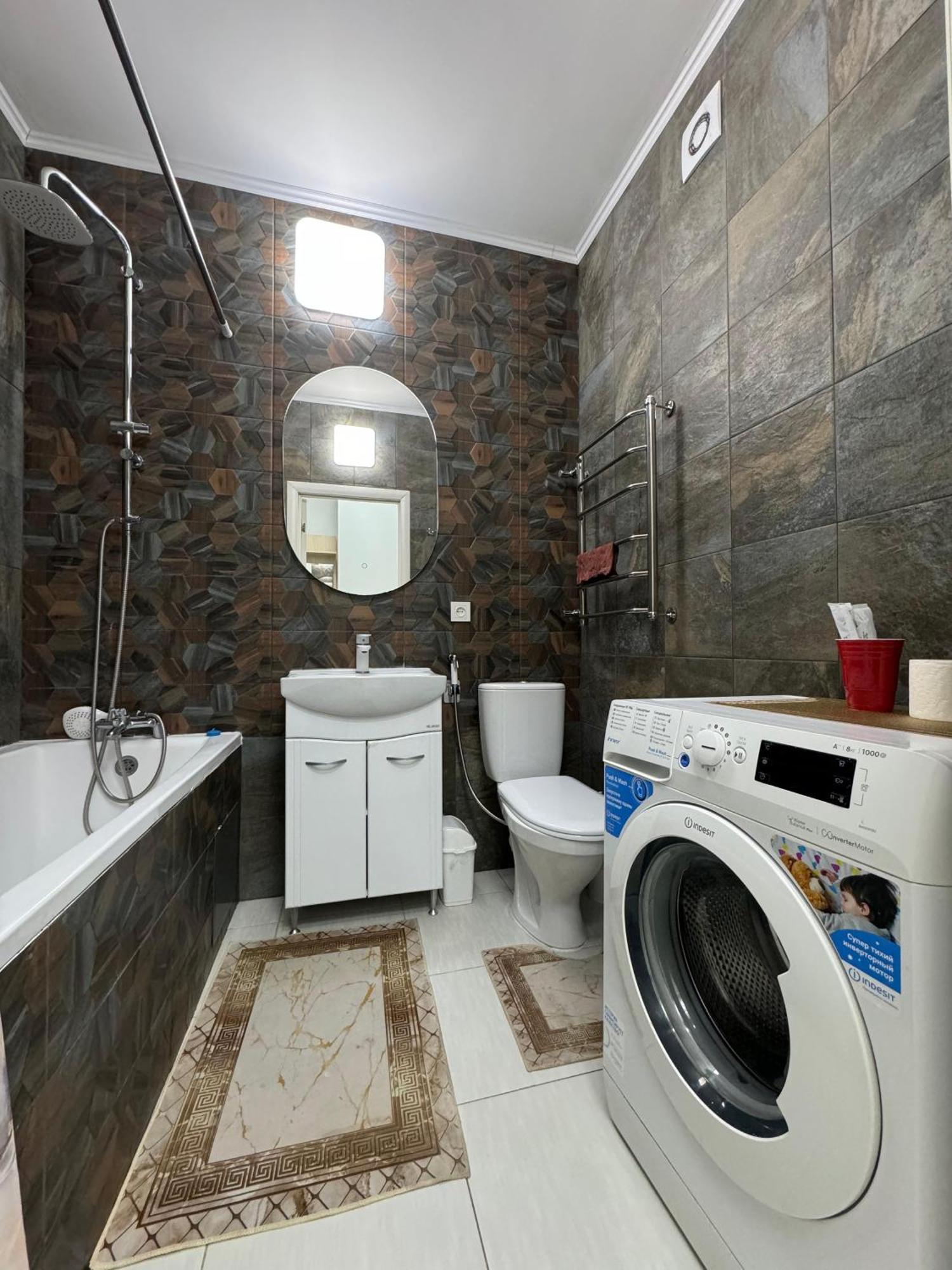 Двухкомнатная Квартира В Жк Арбат Almaty Bagian luar foto